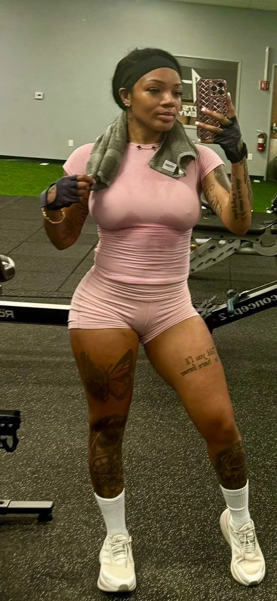 Bet you never knew glorilla loved her face covered with thick nut🤤💦cover her next🤤 image 5