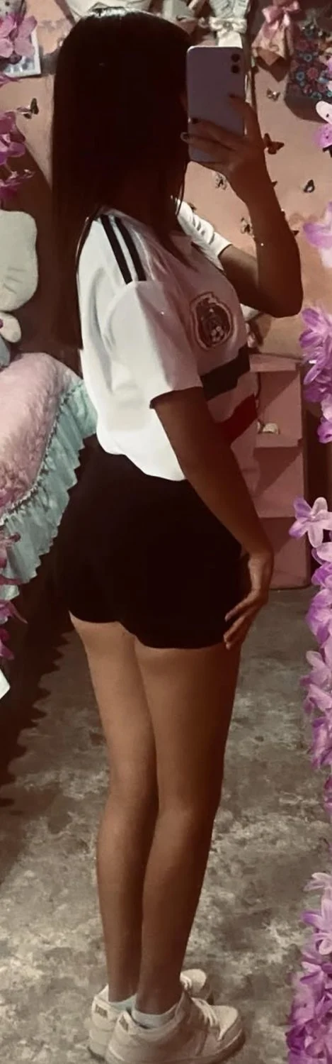 Evelyn Hernandez, una zorra con un rico cuerpo que necesita una verga, se ve que quiere ser follada image 6