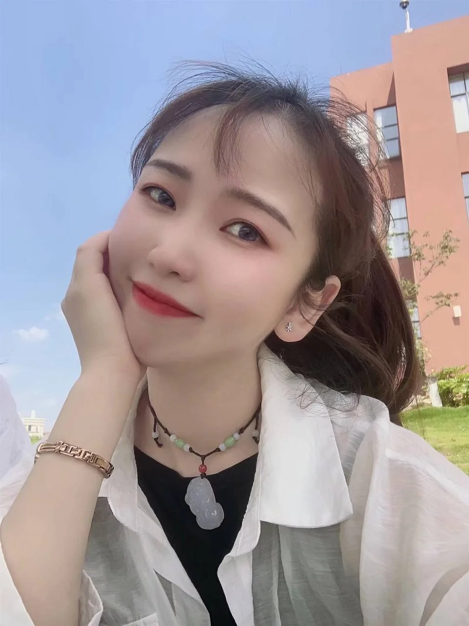 Asian Pretty Girl exposed behind the scenes main image