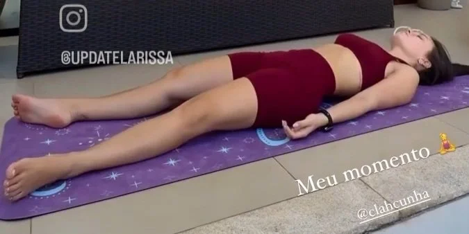Larissa Manoela Yoga image 10