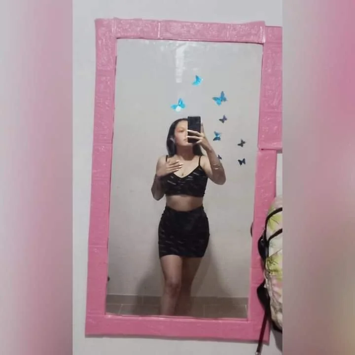 Avery sexy and hot friend mm main image