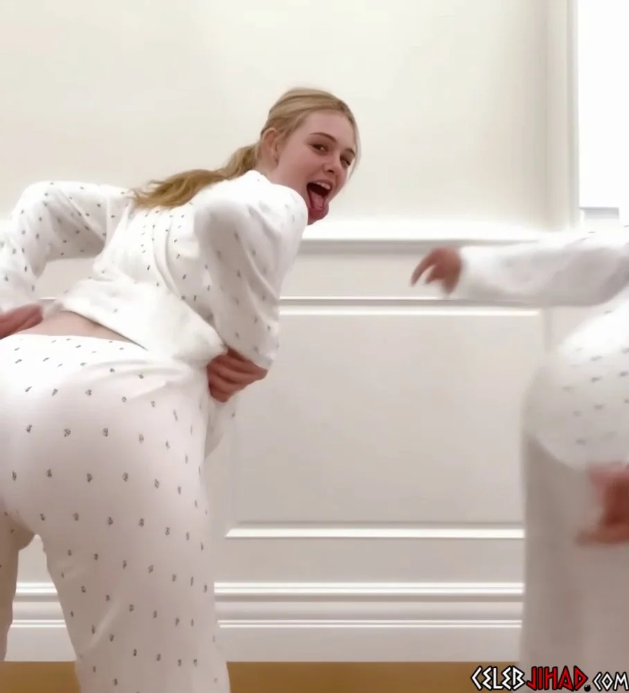 Elle Fanning and BFF twerk in pyjamas 😮😍 image 2