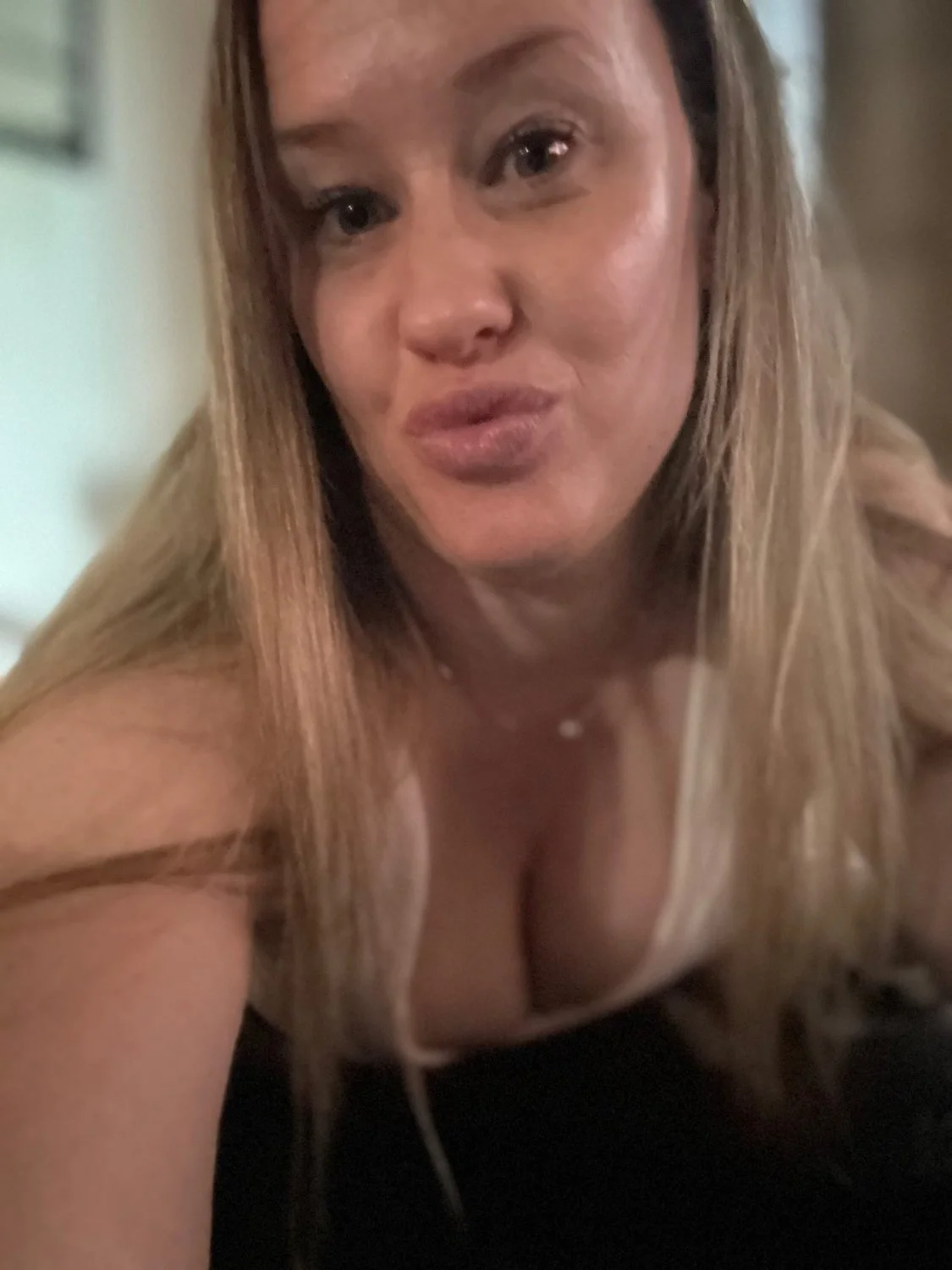 Cheatingwife32 image 4