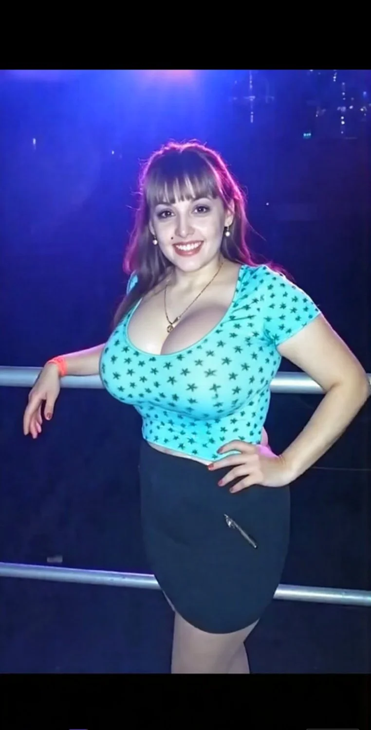 Wife Flashing big Tits main image
