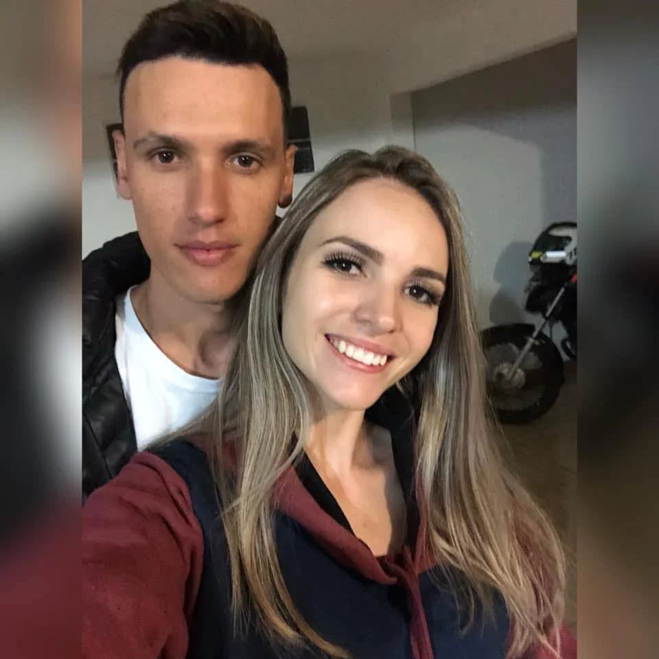 Corno manso gravou comendo a esposa loira gostosa e vazou na net main image