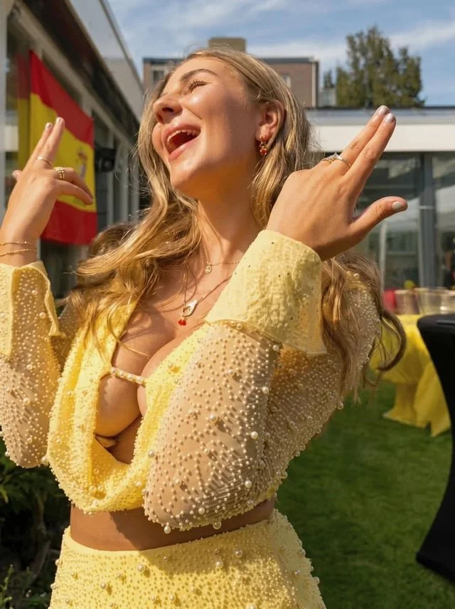 Senna gorgeous big tits Dutch slut image 4