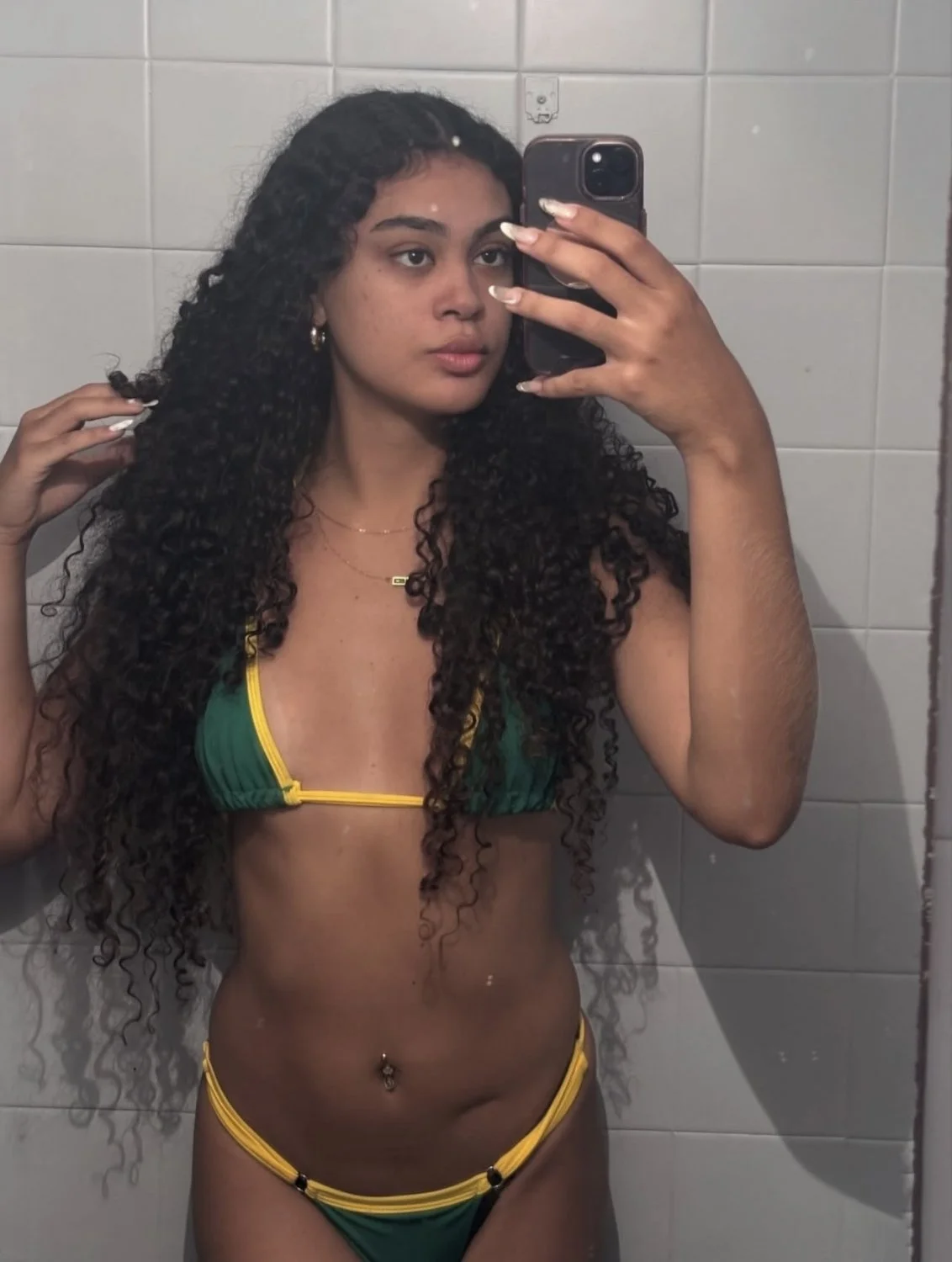 Morena putinha novinha magrinha carioca vazada dando o cuzinho no amador! novos videos erome brasil main image