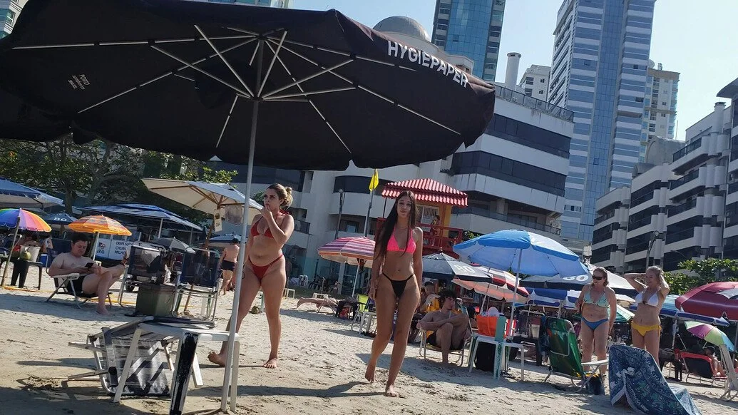 Novinha gostosa na praia image 5