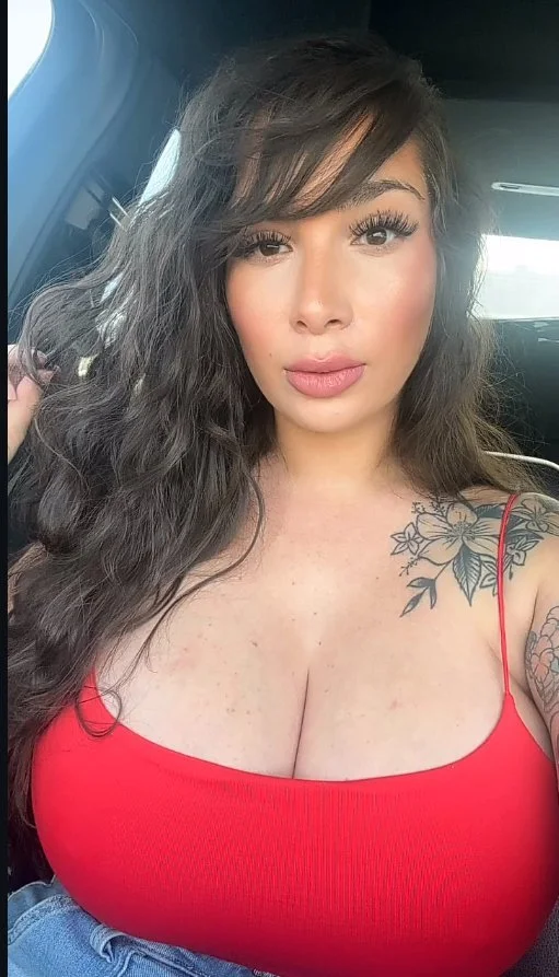 Super stacked Latina MILF image 2