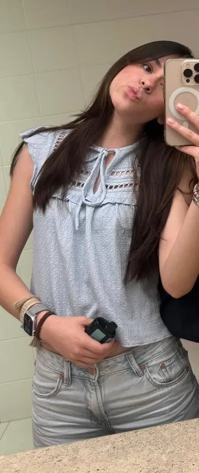 El novio cornudito de esta putita me la entrego para exhibirla como la puta que es (1) cover image