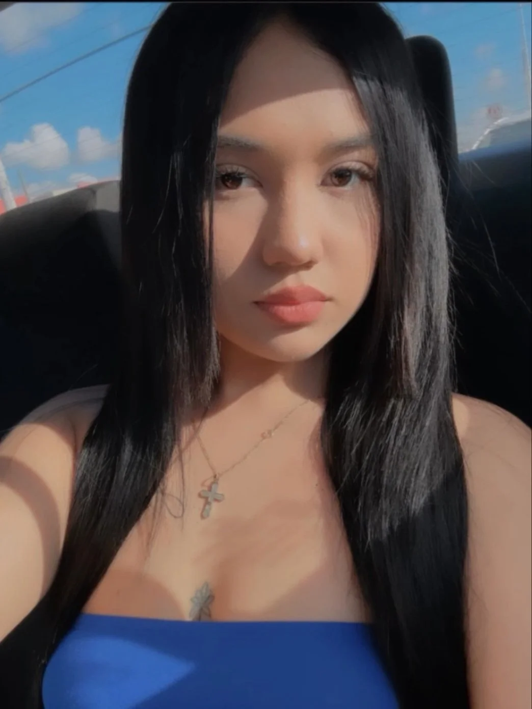 Zorrita hermosa tiene unas piernas sexy y puta tetona image 4