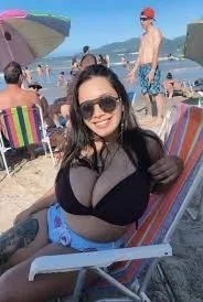 Casada exibindo as tetas enormes image 3