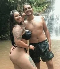 Casada exibindo as tetas enormes image 4