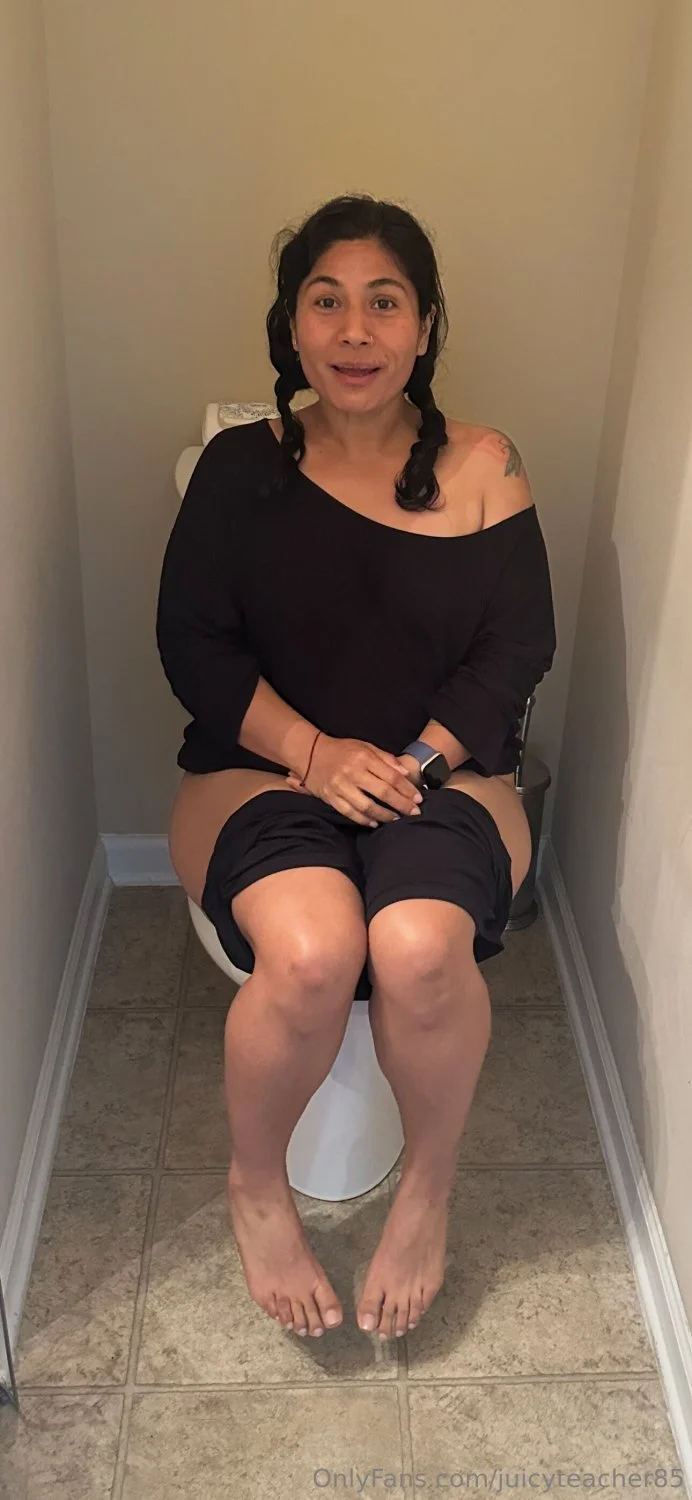 These older Latinas 🤤 image 19
