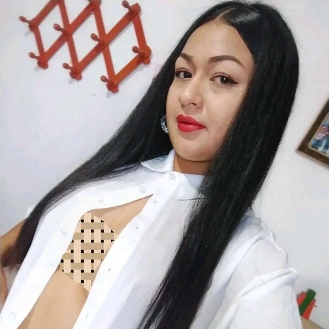 Ex cuñada de ricas tetas image 2