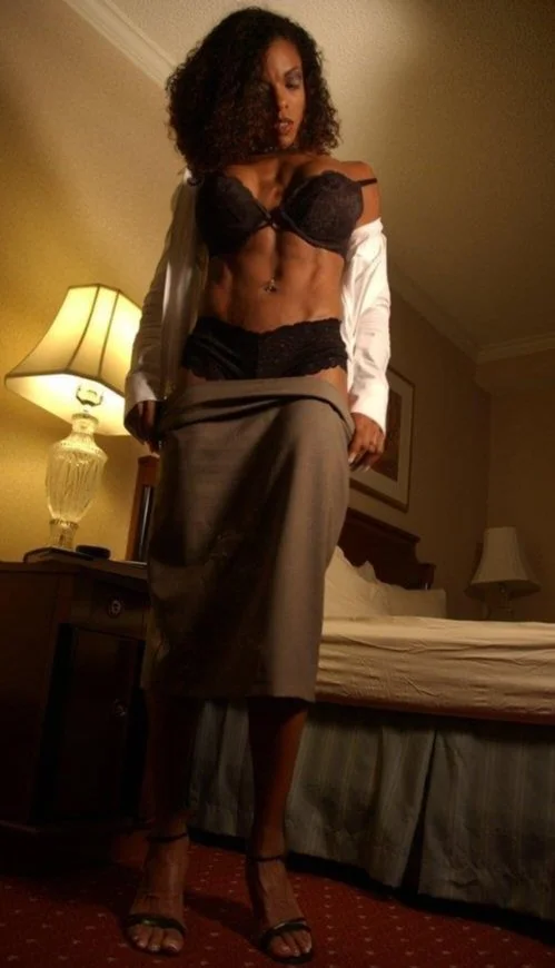 Sensual Sexy Ebony Milf Muscles !!! image 14