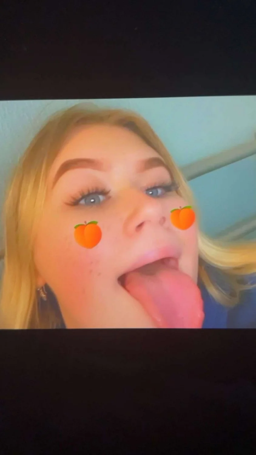 My thick blonde gfs tongue, Make her famous dm me image 8