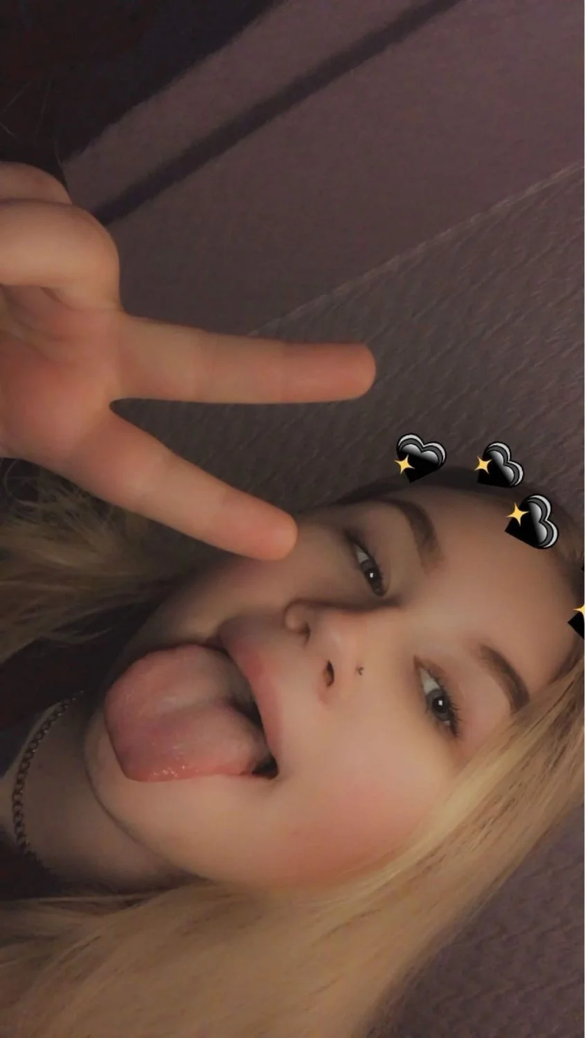 My thick blonde gfs tongue, Make her famous dm me image 9
