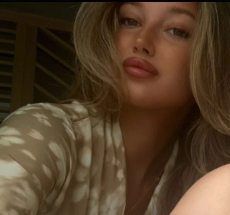 Shameless baddie teen slut Jana leaked naked image 4