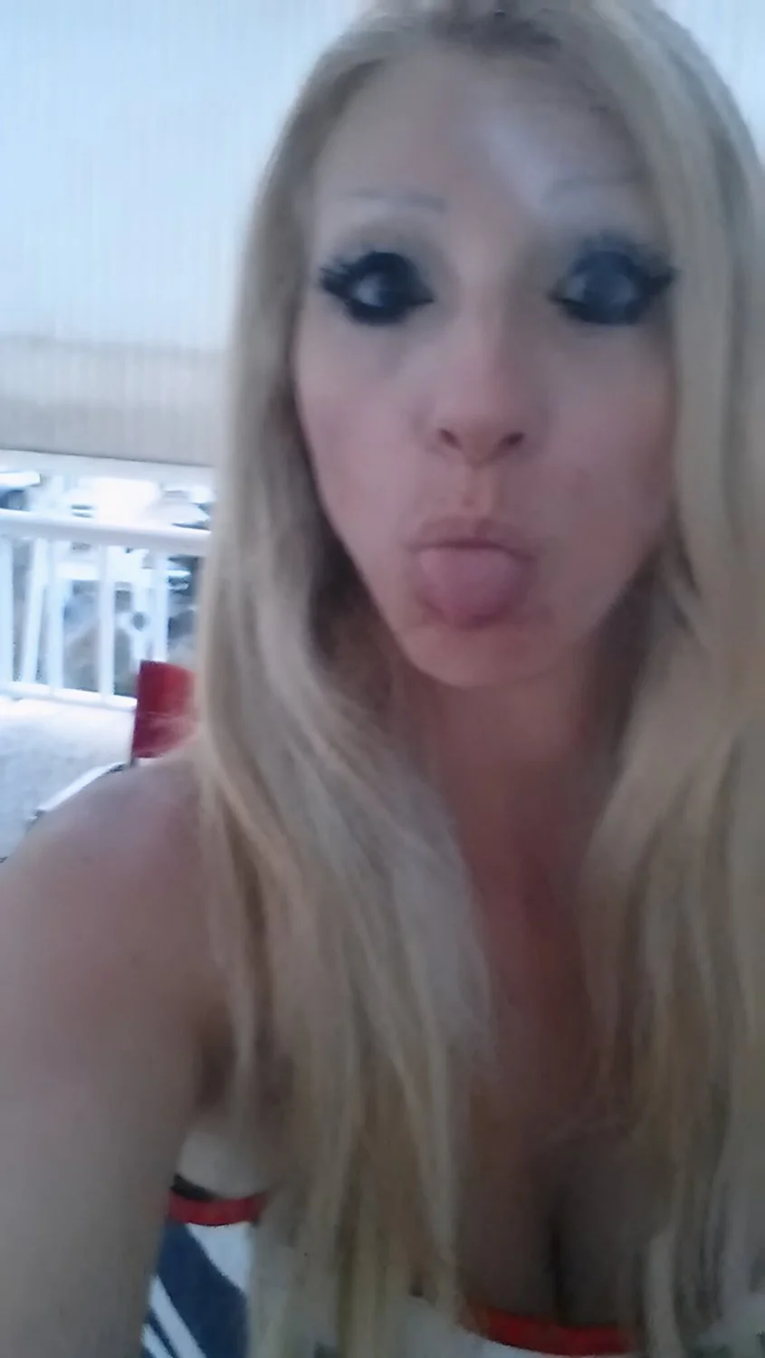 blonde webslut image 4