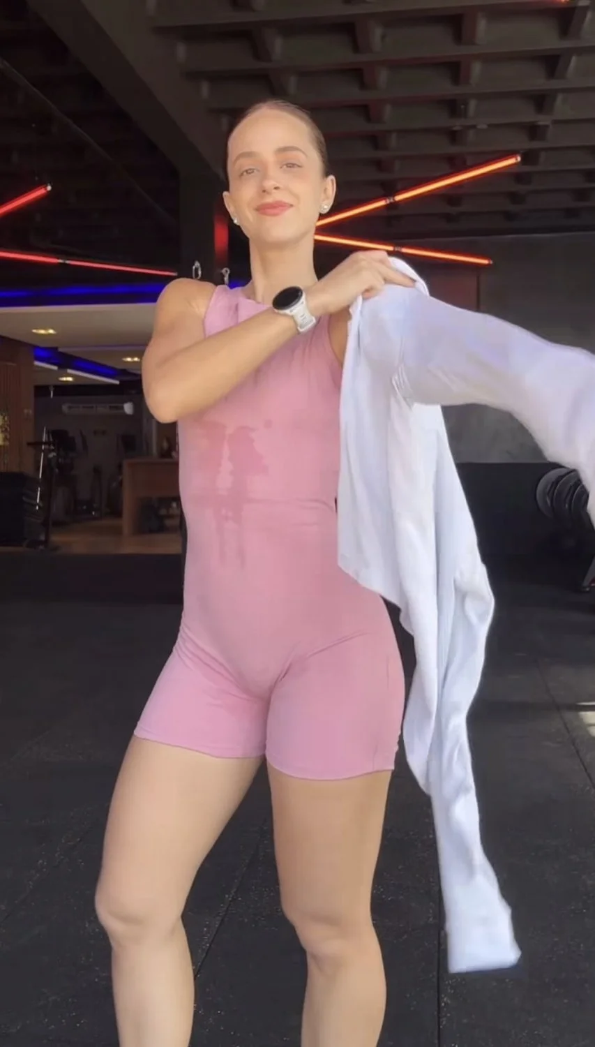 Ana Louise Gadelha-Essa é gostosa pra caralho ❤️ image 6