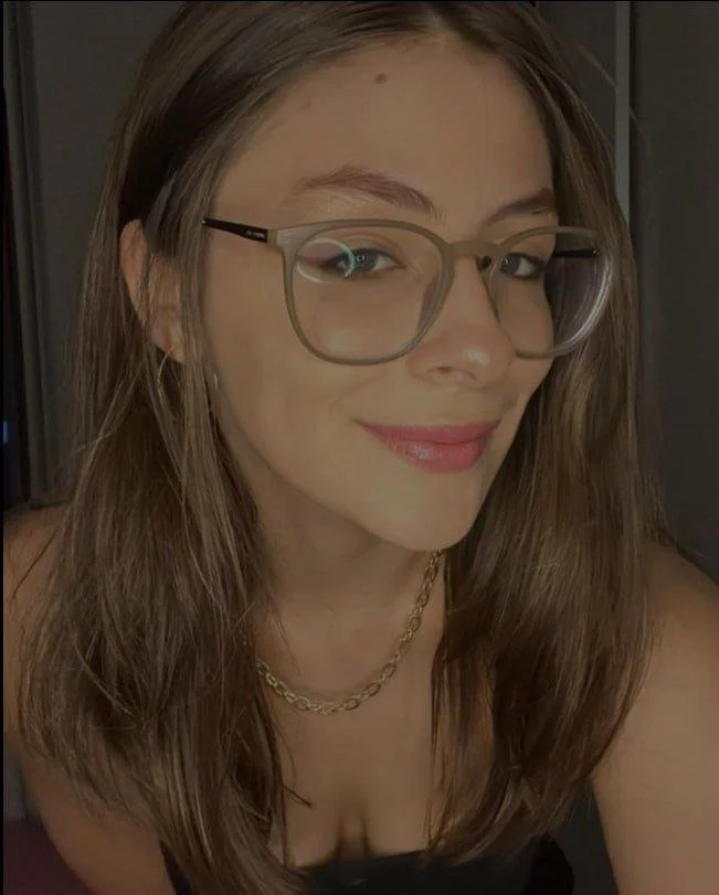 Botou a namoradinha nerd pra mamar gravou tudo e soltou na net image 2