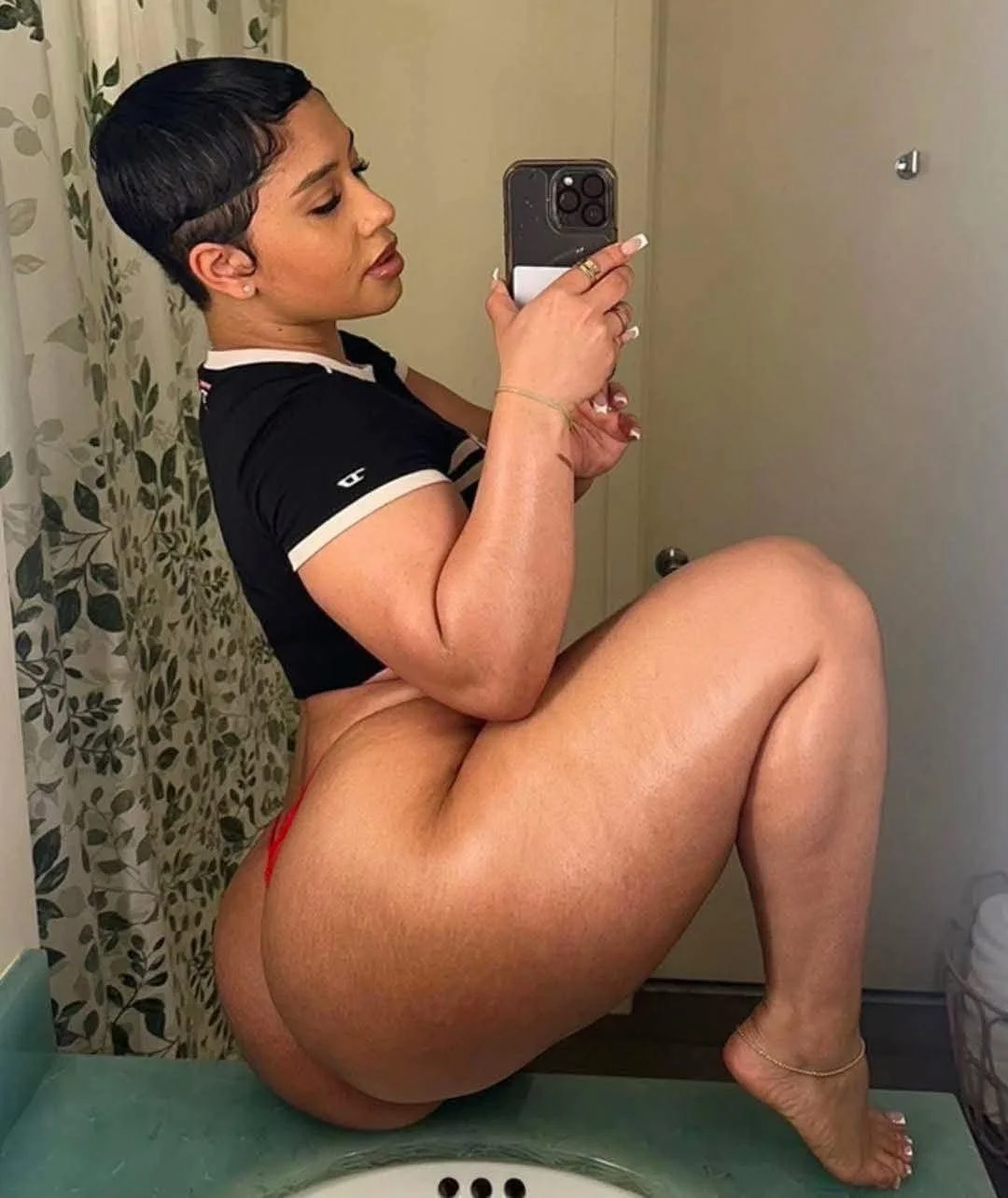 Thick Booty Latina Ebony Redbone Chicks image 13