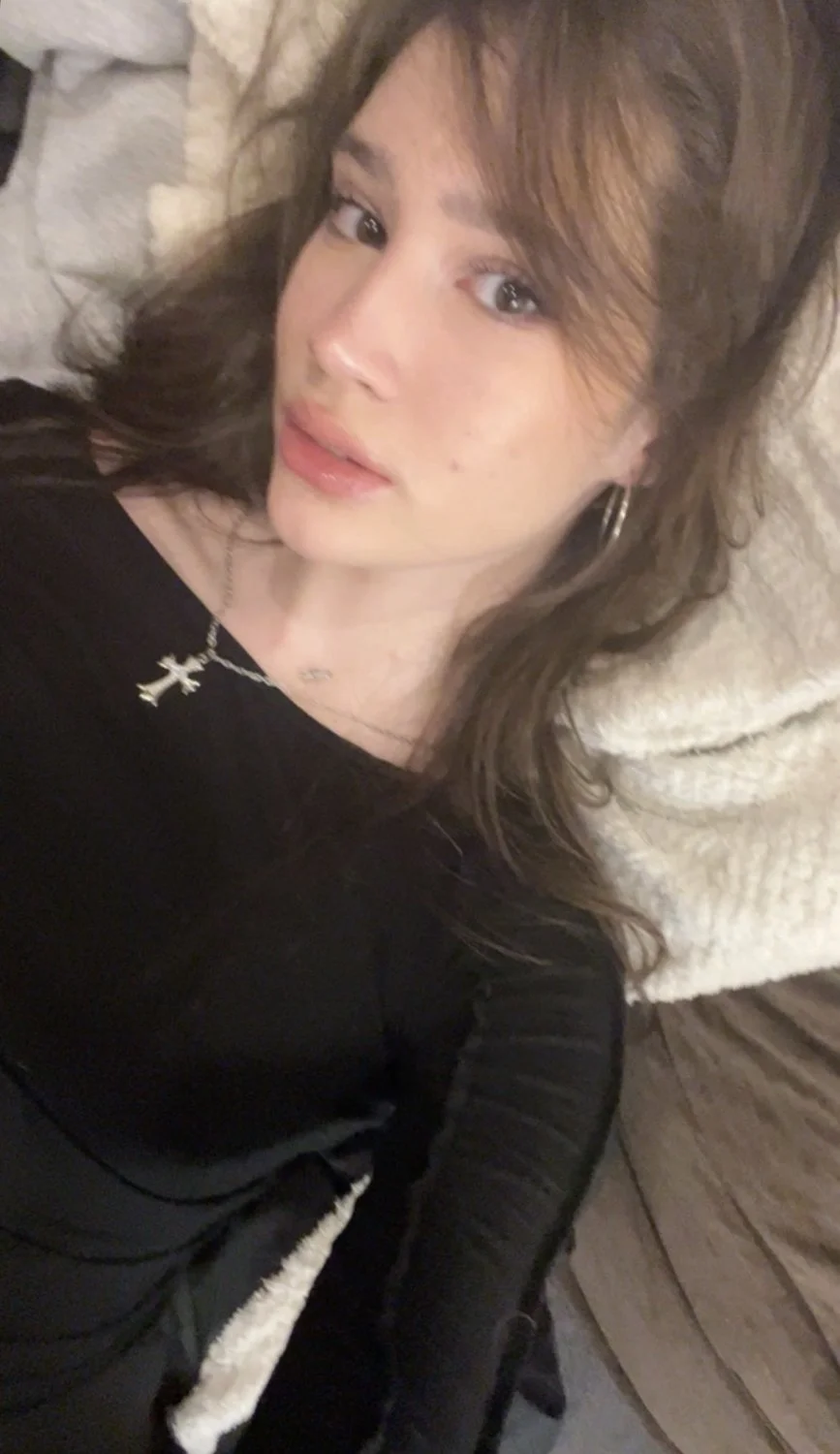 Amazing lips slut image 6