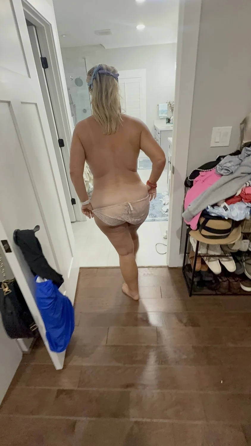 Fat pig Jaime pissing and naked image 6