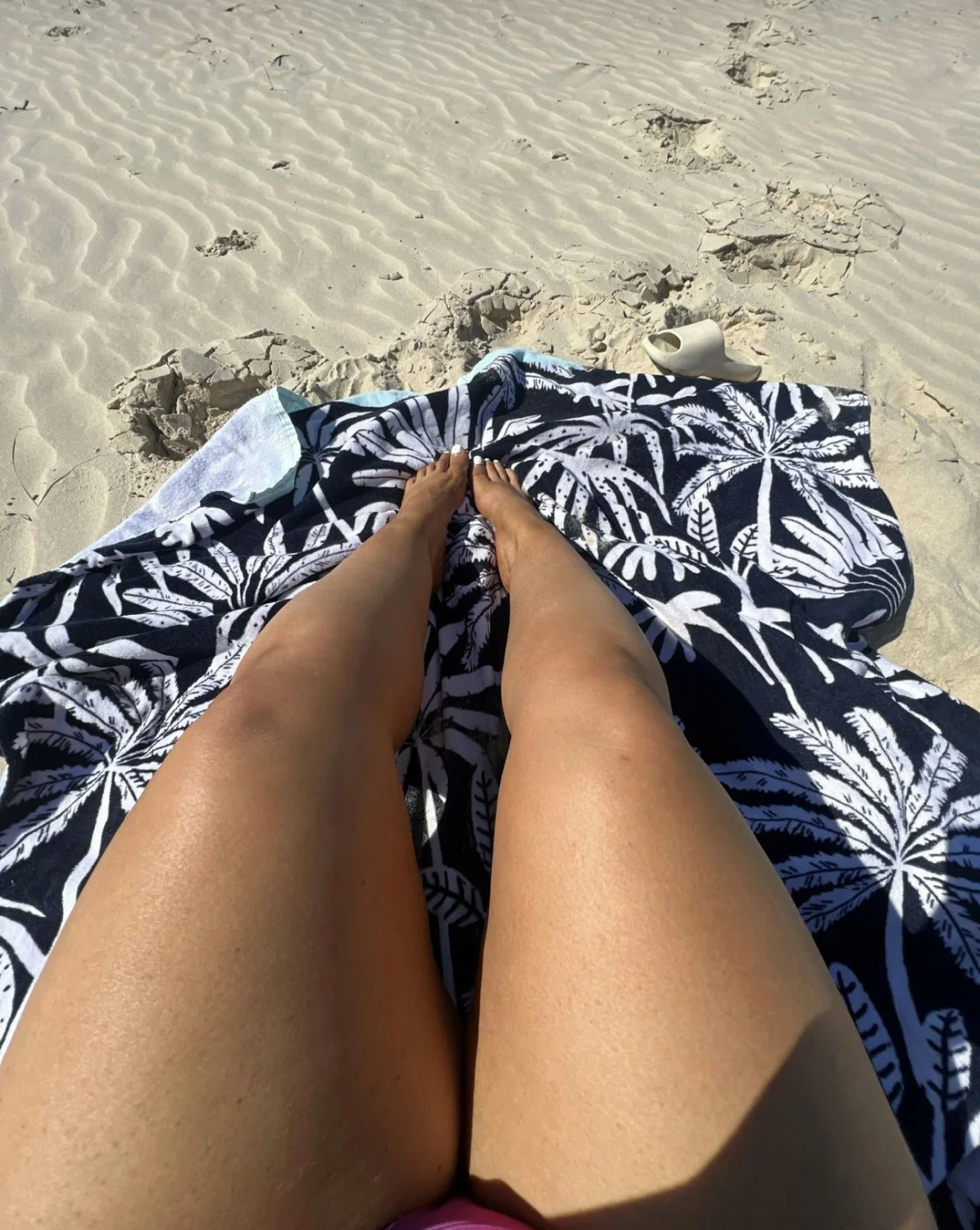 T H I C C THIGH Aussie SLUT WITH PRETTY FEET image 21