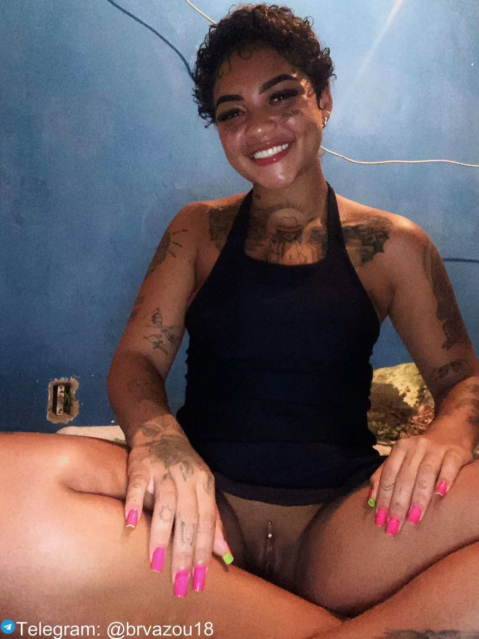 Morena Cacheada delicinha realizando sonho do corninho 🐂 🙈🤤🔥😋😈 main image