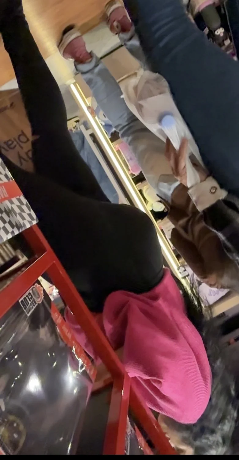 Flagra de Milfs deliciosas image 3