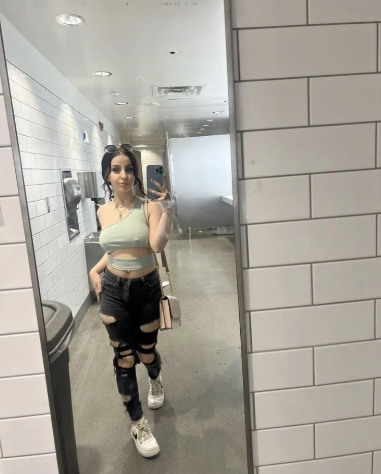 Whore cheats on her bf main image