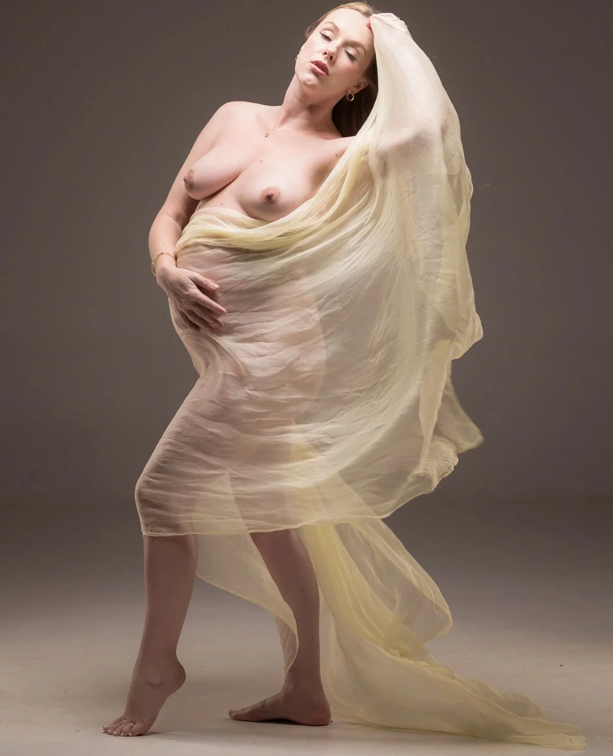 Pregnant boudoir image 19