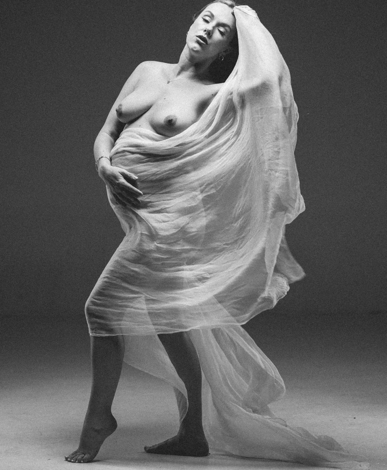 Pregnant boudoir image 20