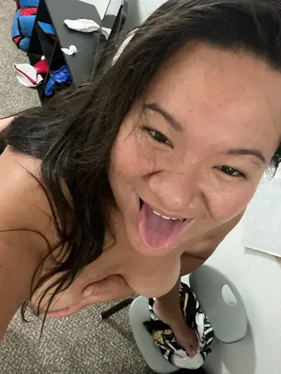 Hawaiian asian milf love to play with her pussy cover image