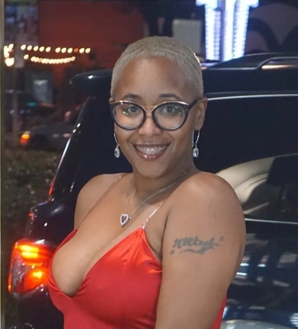 Ebony MILF Nikki image 11