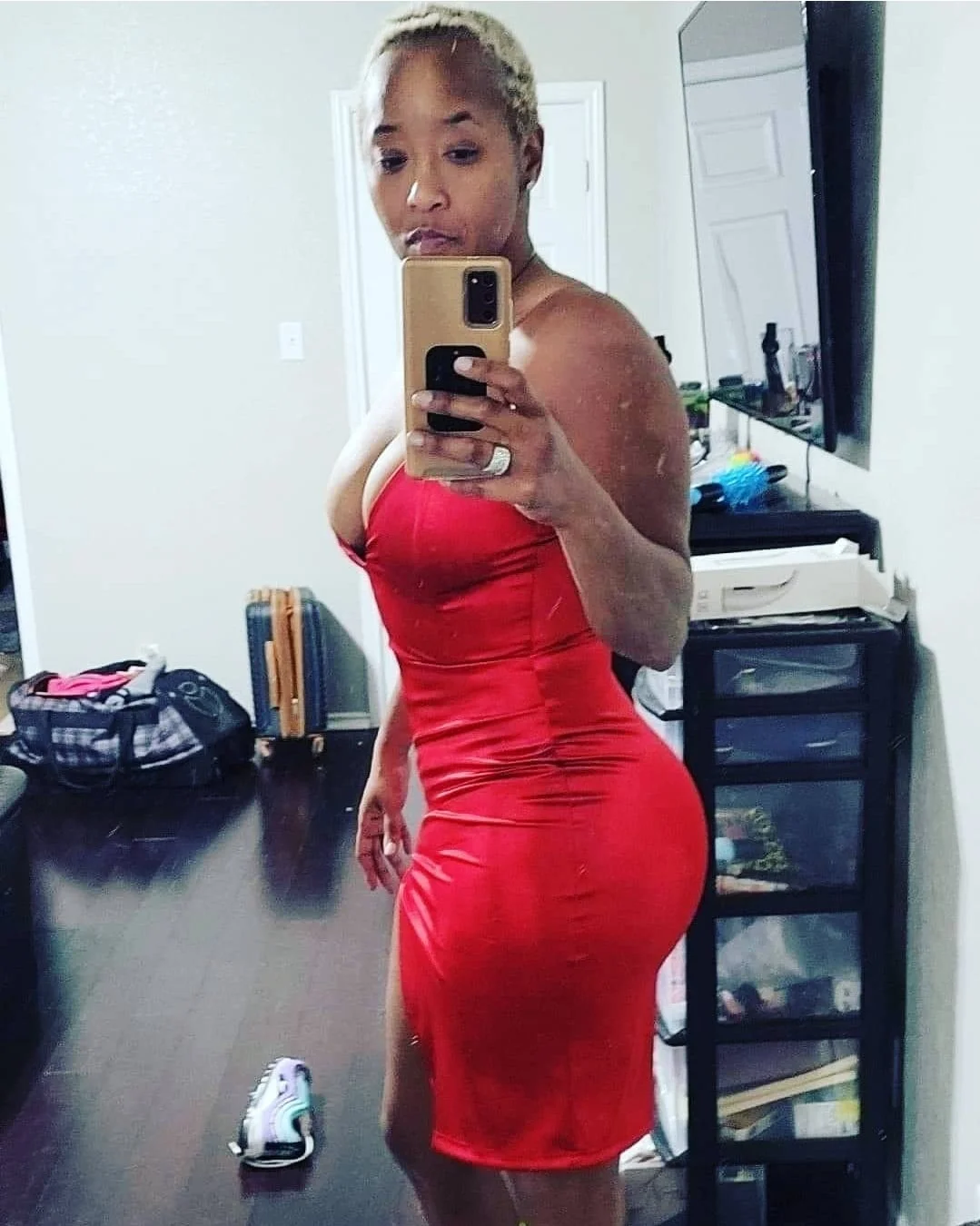 Ebony MILF Nikki image 4