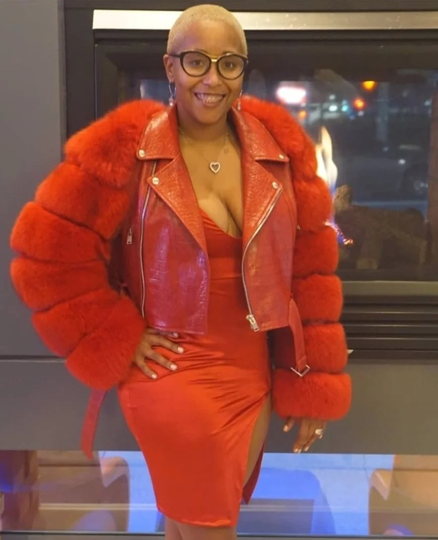Ebony MILF Nikki image 5