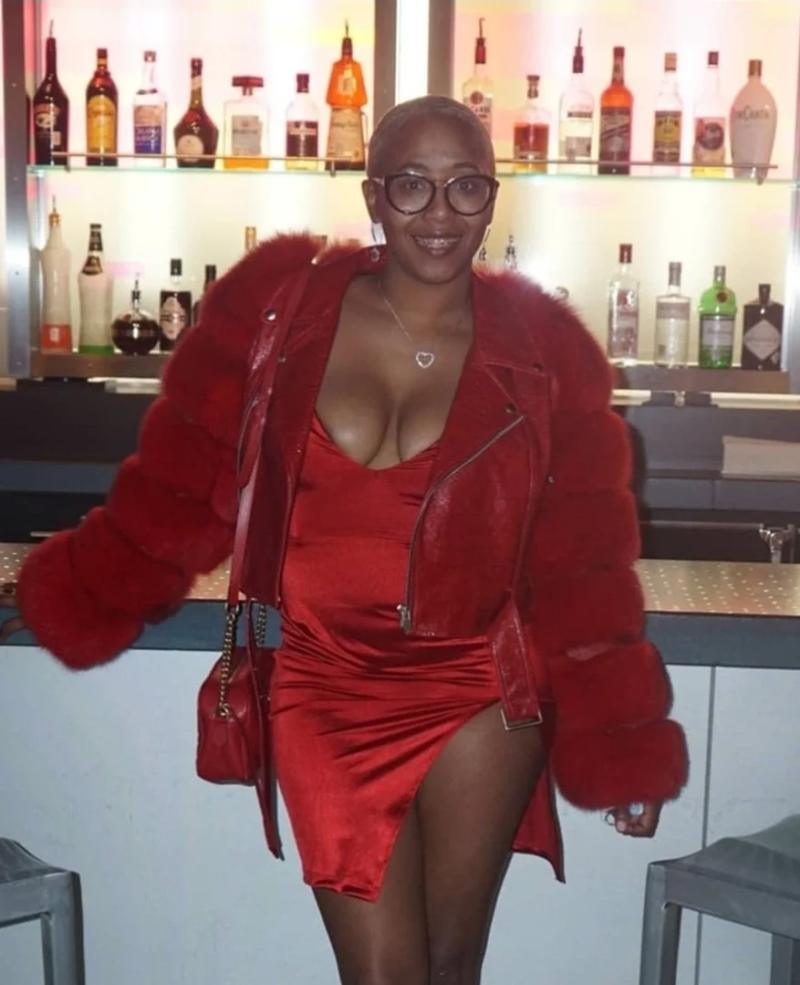 Ebony MILF Nikki image 7