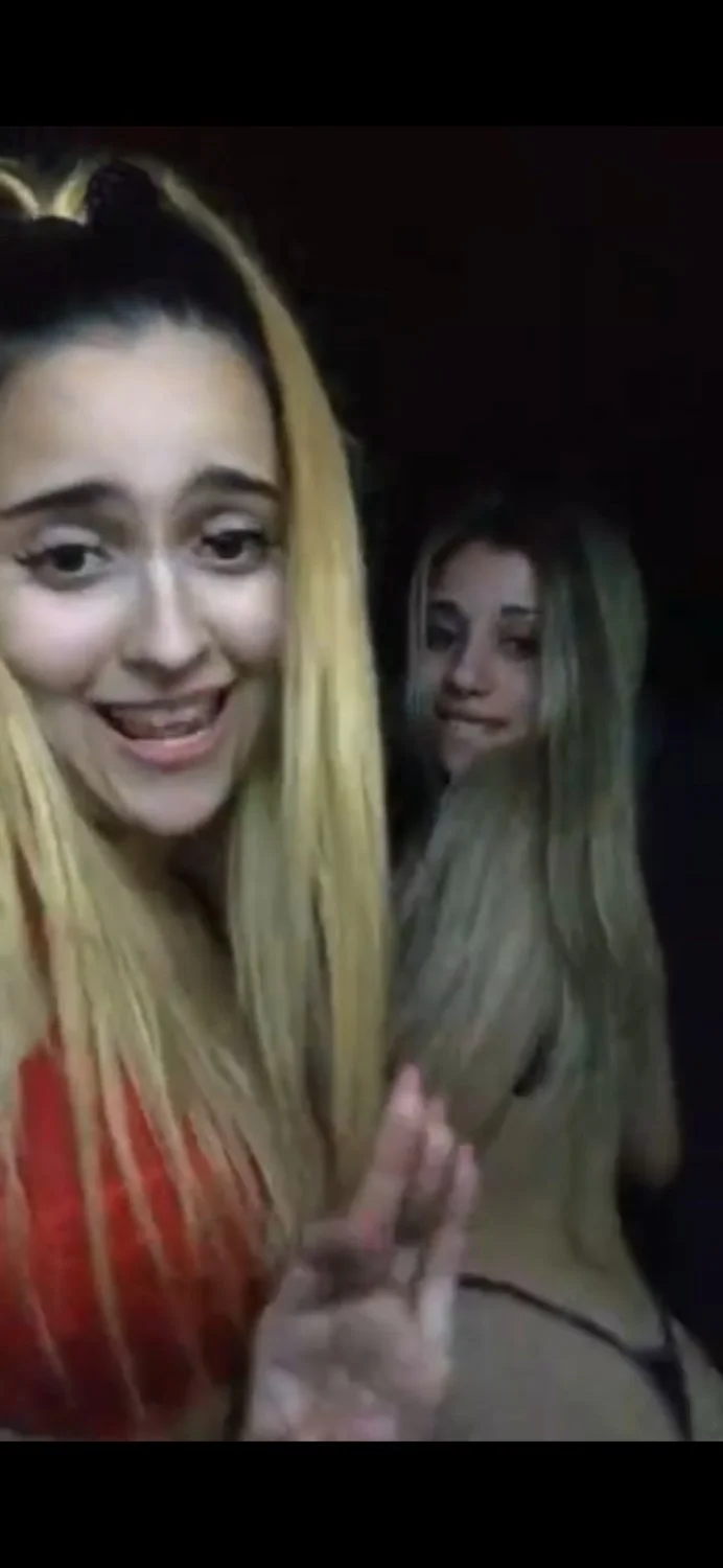 amigas argentinas calientes en vivo main image