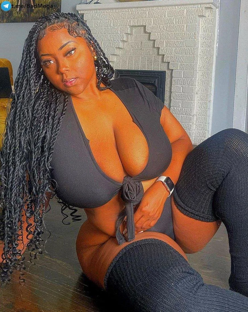 Black Model BBW main image