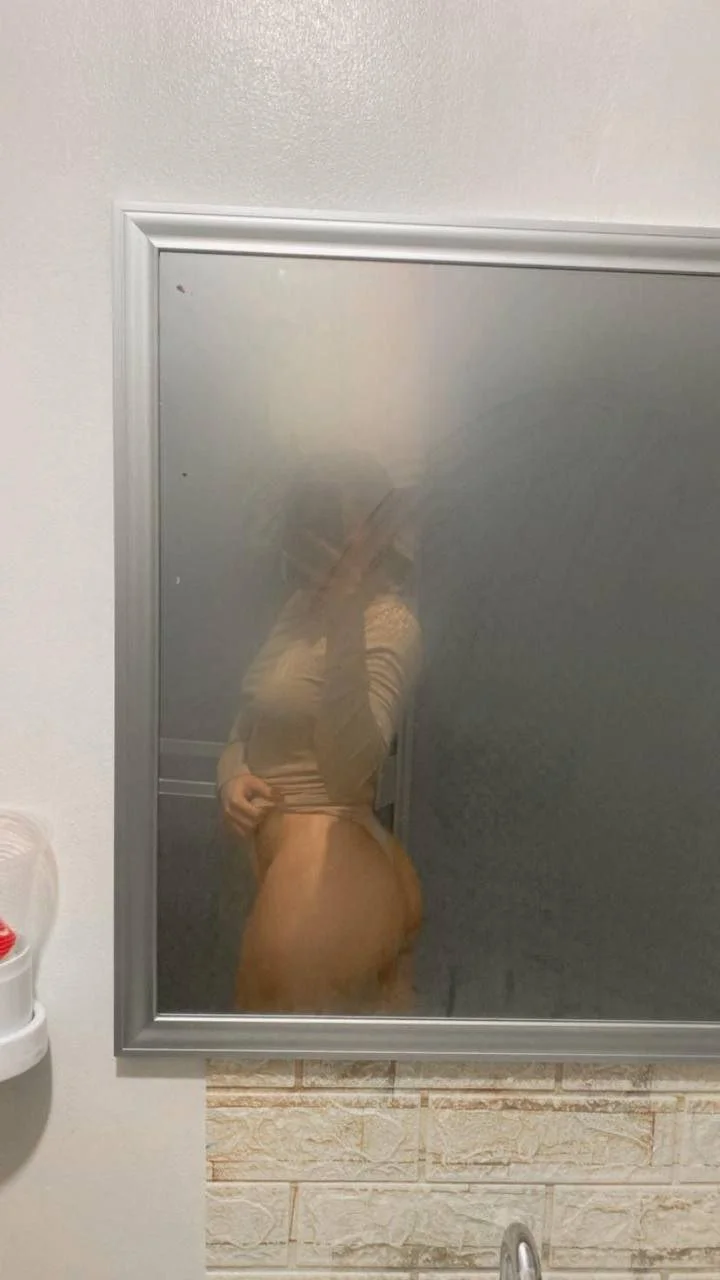 Putinha da academia com o rabo enorme vazada mandando nudes image 4