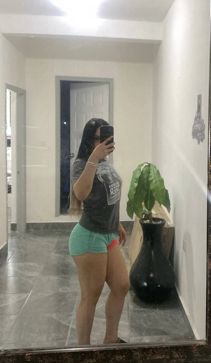 Putinha da academia com o rabo enorme vazada mandando nudes image 7