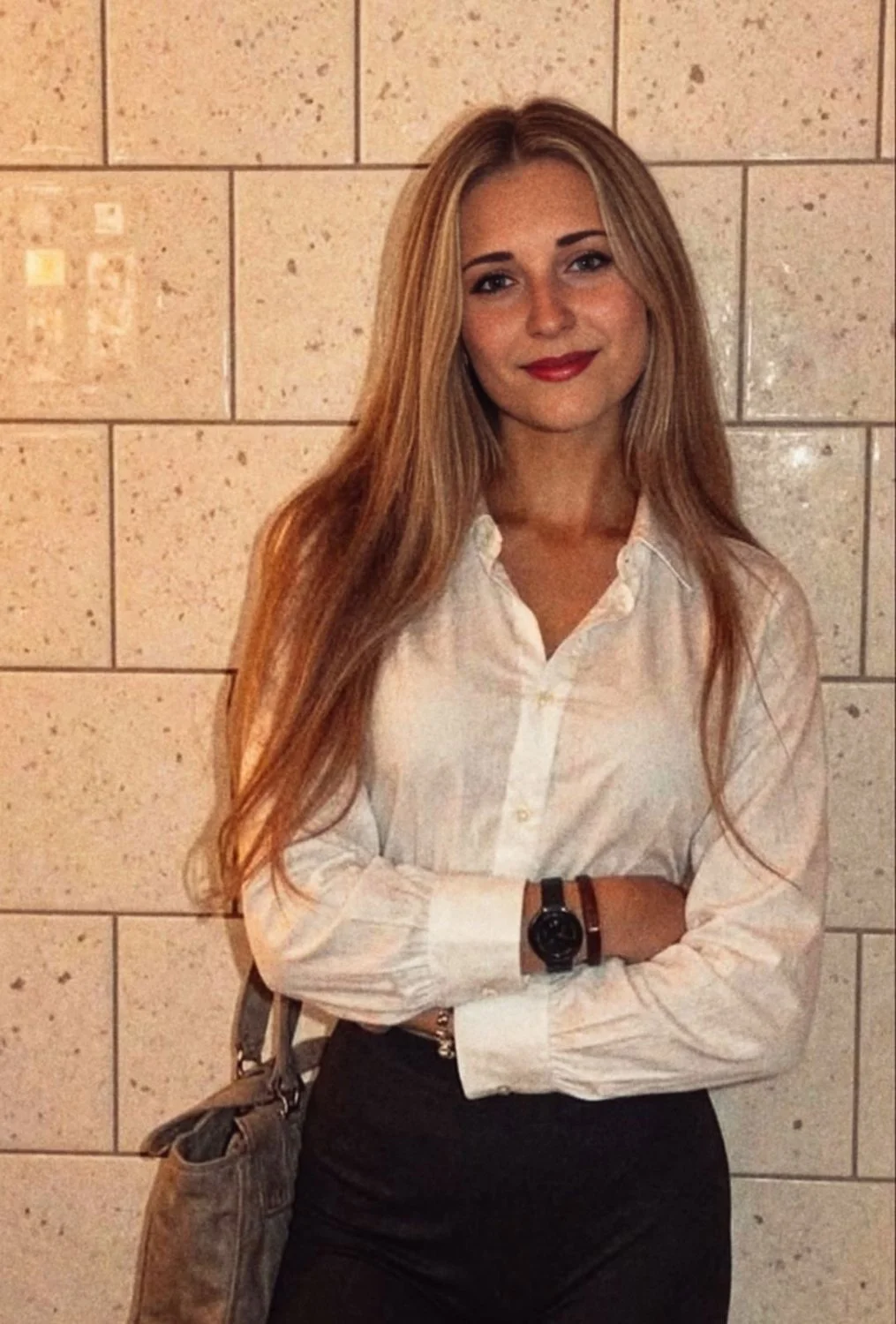 Kik slut lauraa22w go message and degrade her image 39
