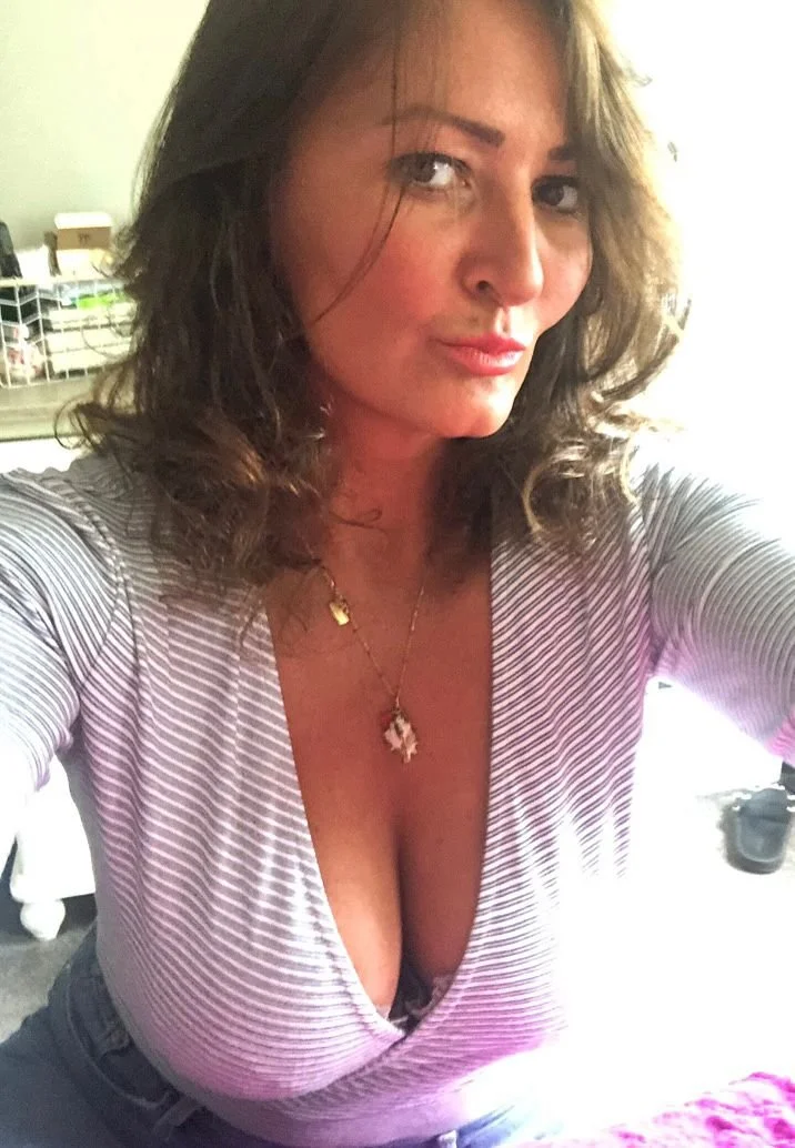 Sexy mom leaks image 6