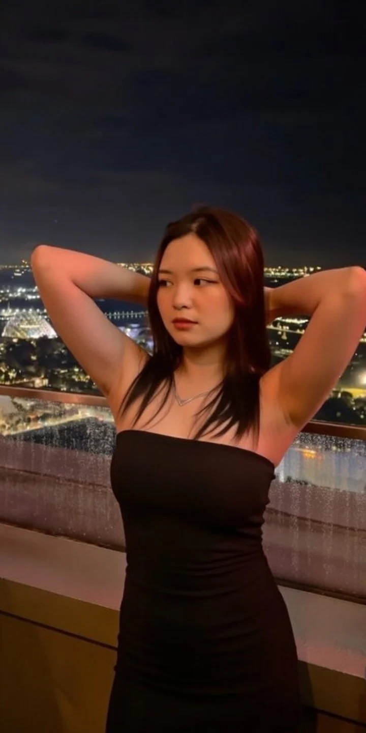 SG slut Michelle image 2