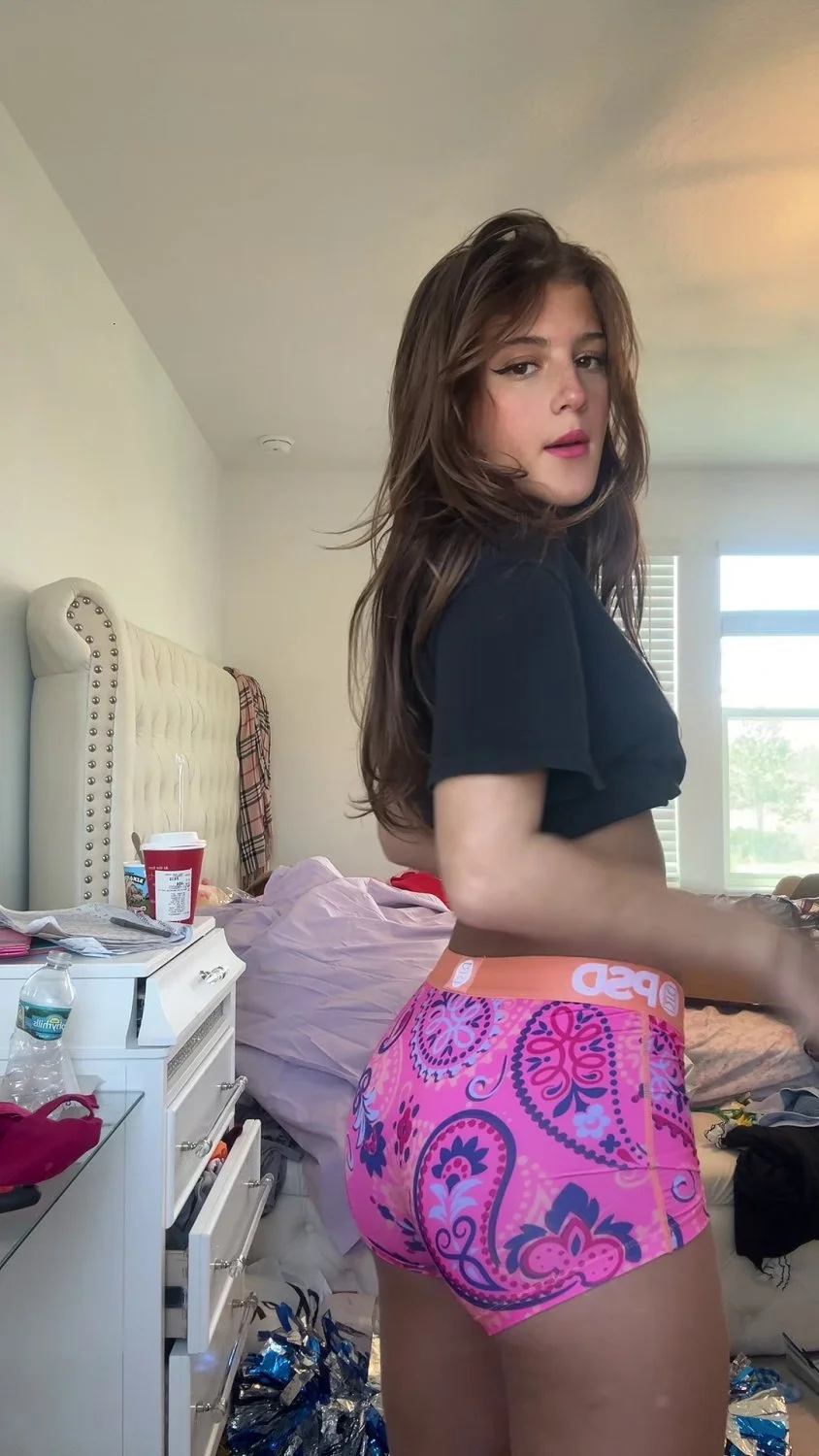 Hot flexible TikTok girl image 16