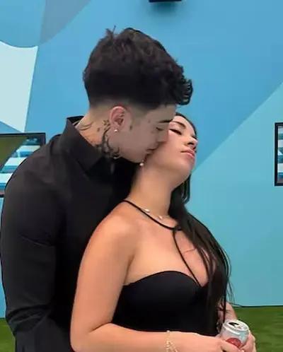 Naim Darrechi follando a Katy Cardona en alta mar cover image