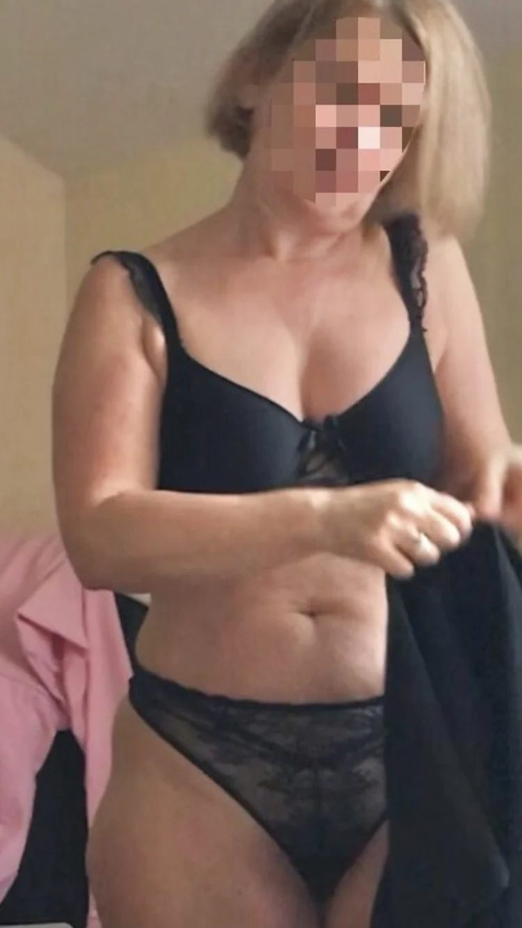 Mature PAWG Wife image 17